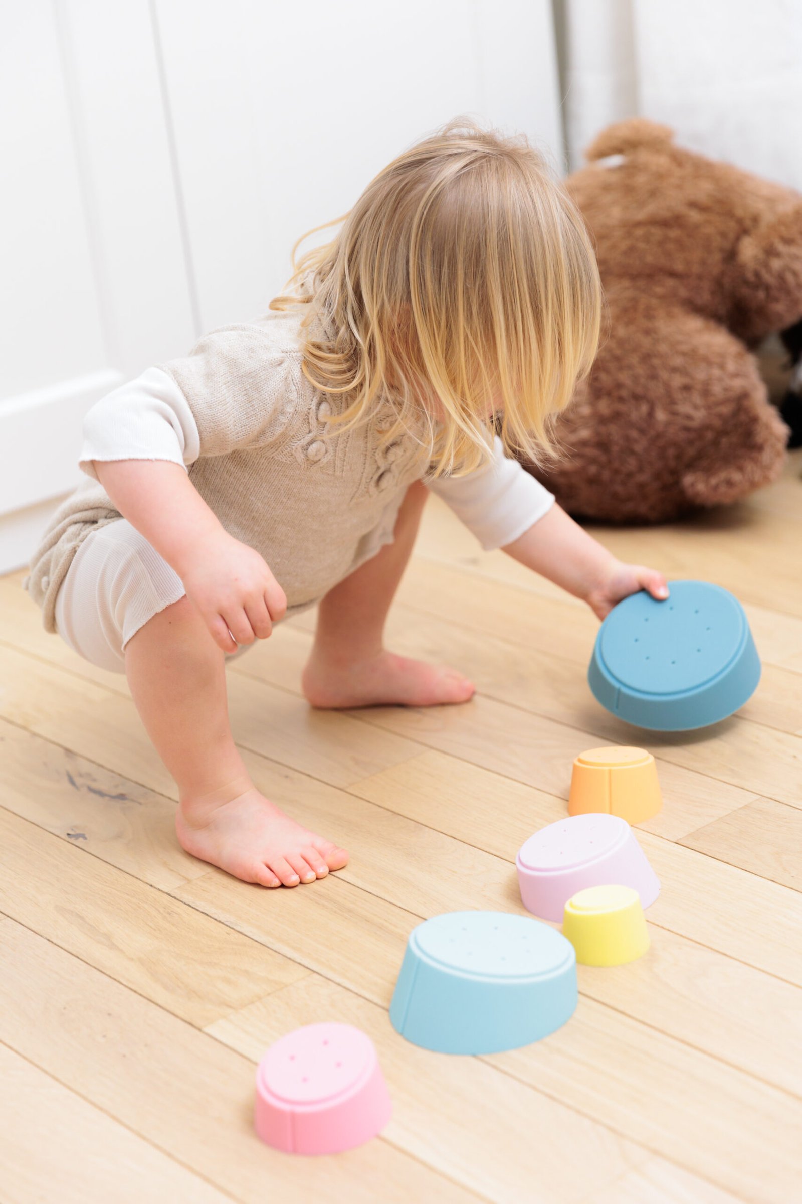 Toddler sorting OPPI STAK pieces by color and size